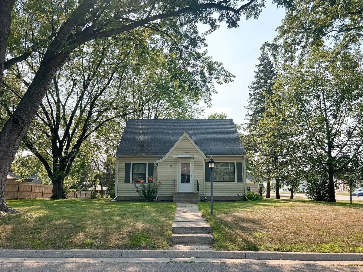 1904 7th Street Sw, Willmar, MN 56201 - #1