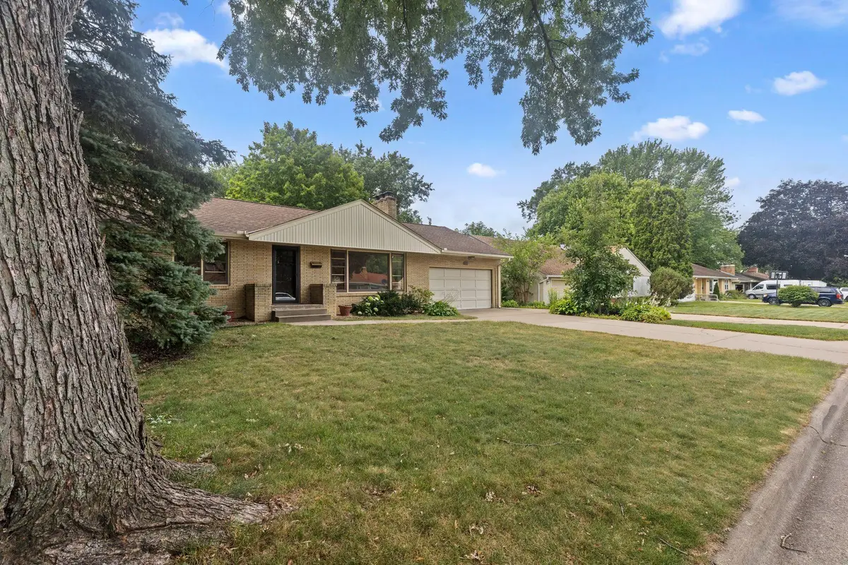 1390 Skillman Avenue W, Saint Paul, MN 55113 - #1