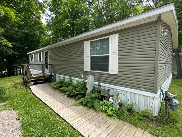 17377 Knieff's Shore Drive Ne #16E, Deerwood, MN 56444