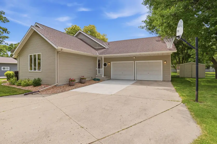 805 26th Avenue Sw, Willmar, MN 56201 - #2