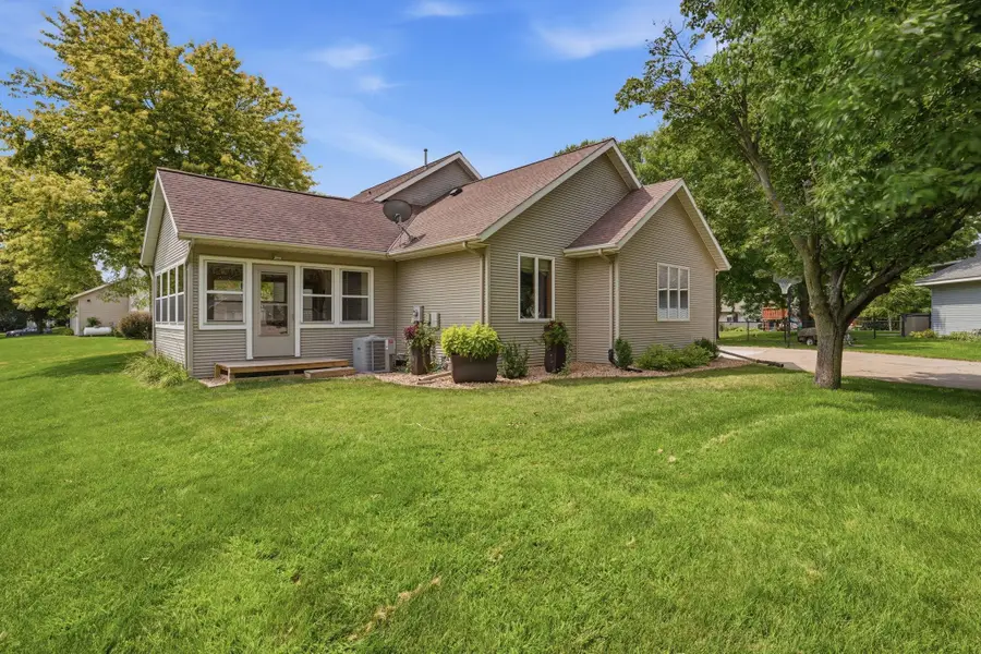 805 26th Avenue Sw, Willmar, MN 56201 - #3