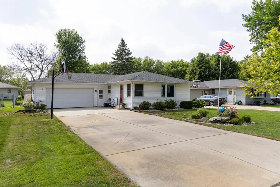 1412 Penn Avenue, Albert Lea, MN 56007 - #2