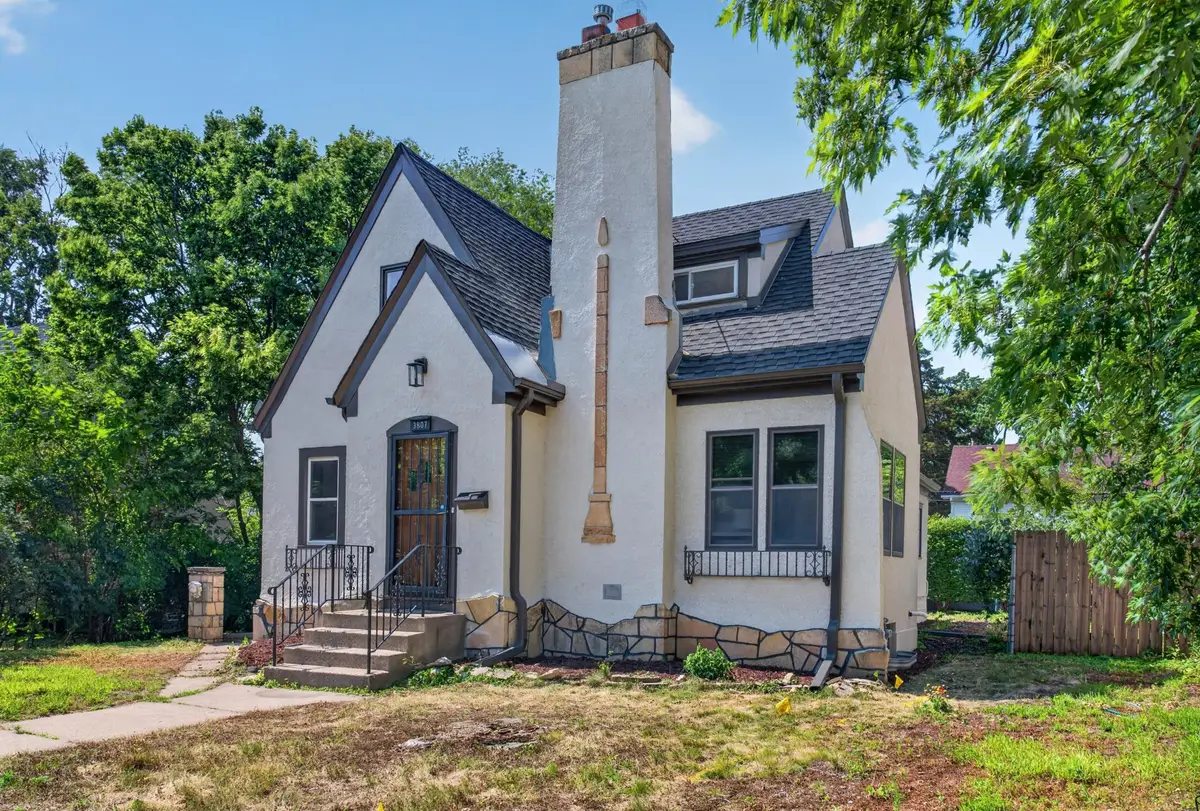 3807 Hubbard Avenue N, Robbinsdale, MN 55422 - #1