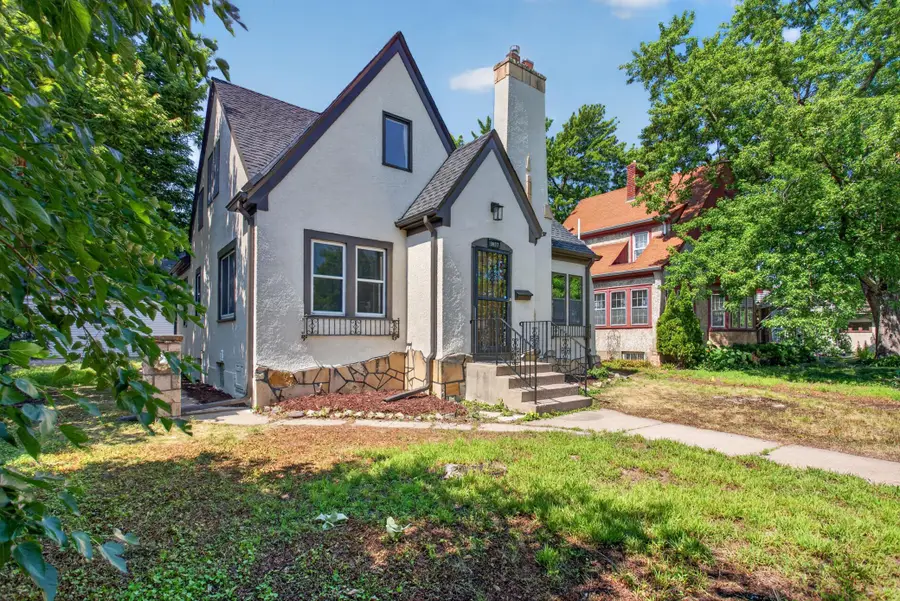 3807 Hubbard Avenue N, Robbinsdale, MN 55422 - #2