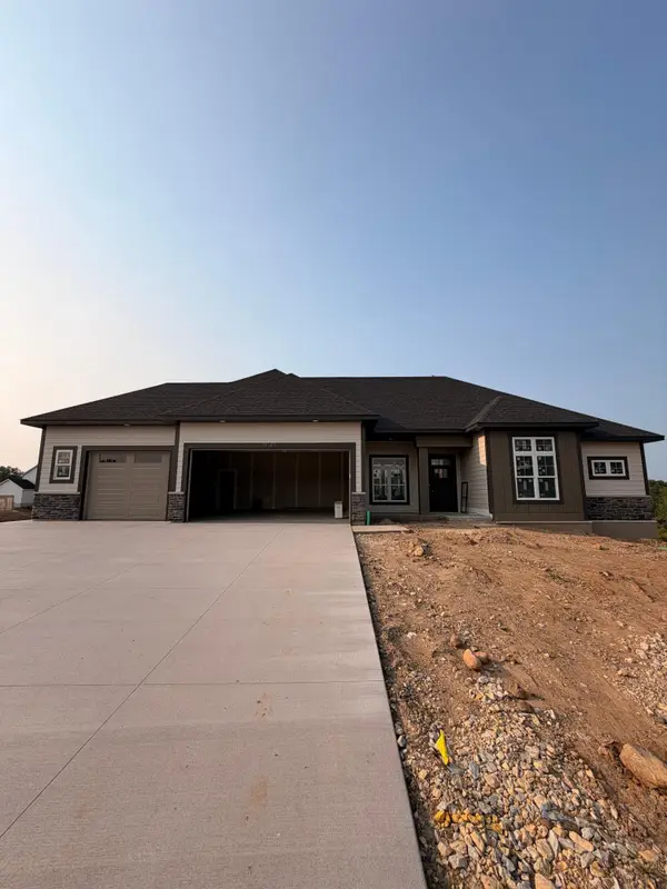 18583 Jabiru Court, Lakeville, MN 55044