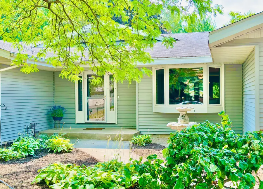 1915 Twin Circle Drive, Mendota Heights, MN 55118 - #2