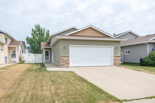 6166 35th Street S, Fargo, ND 58104