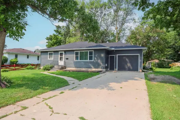916 5th Street Sw, Waseca, MN 56093