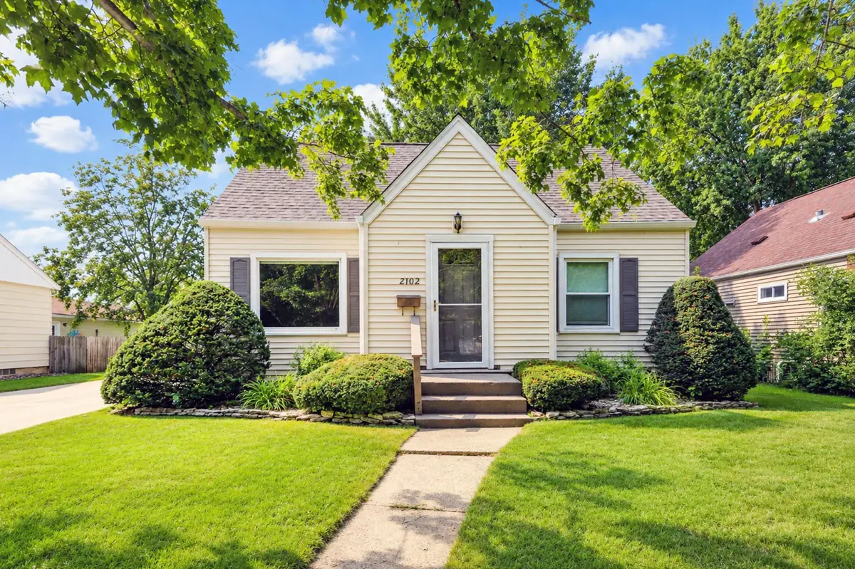 2102 E Oakland Avenue, Austin, MN 55912 - #1