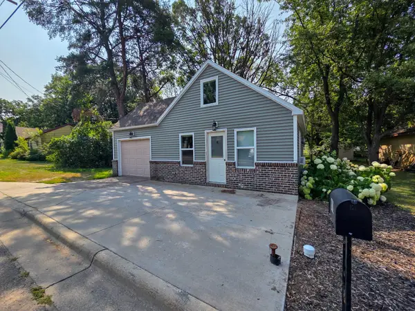 810 5th Avenue Se, Little Falls, MN 56345