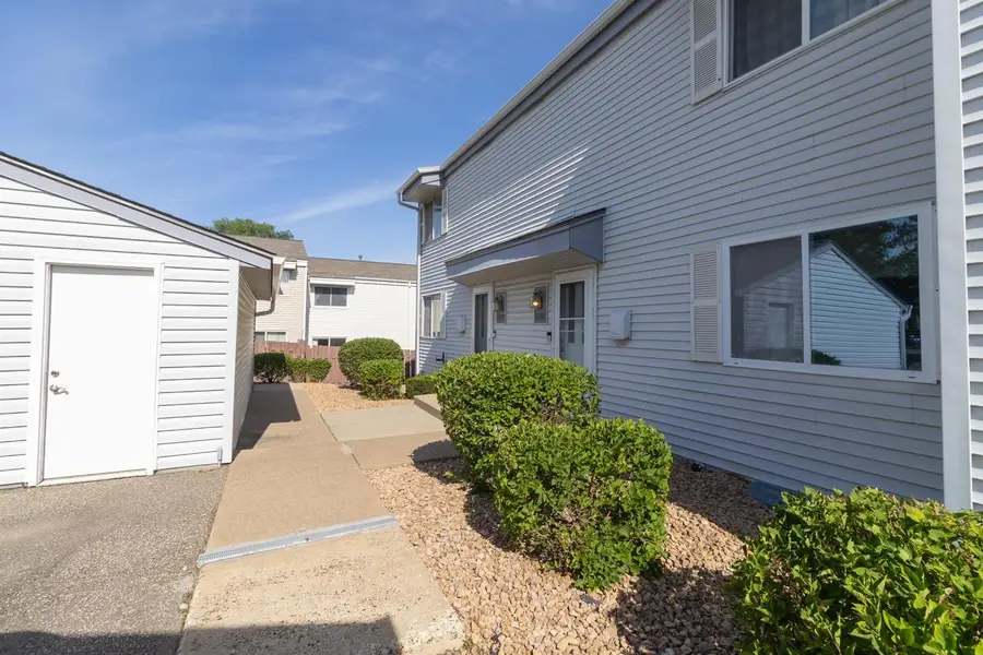 2281 Pond Avenue E, Maplewood, MN 55119 - #3