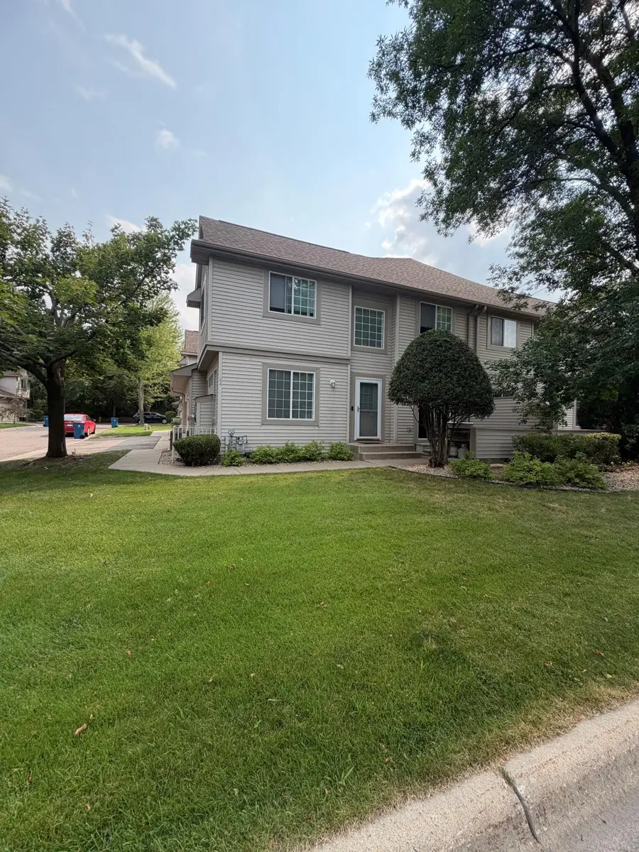 1056 Lovell Avenue W, Roseville, MN 55113 - #2