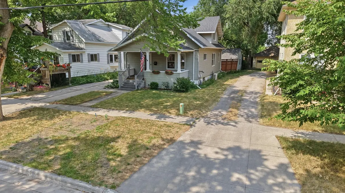 1433 2nd Avenue S, Fargo, ND 58103 - #1