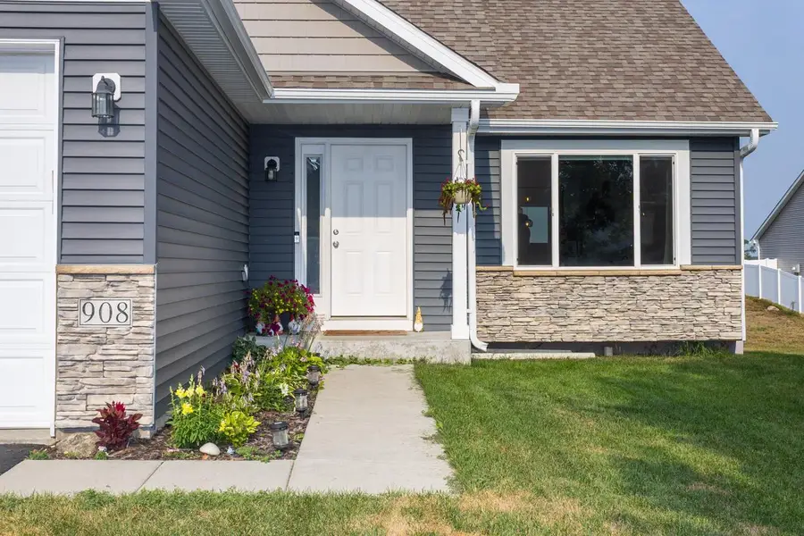 908 Ashford Road, Belle Plaine, MN 56011 - #2