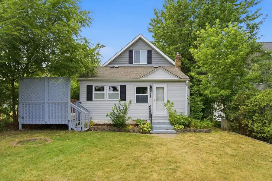 724 1st Avenue Nw, Saint Paul, MN 55112 - #2