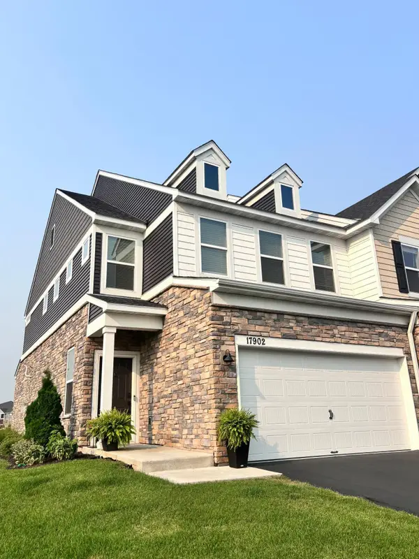 17902 Giants Way, Lakeville, MN 55044