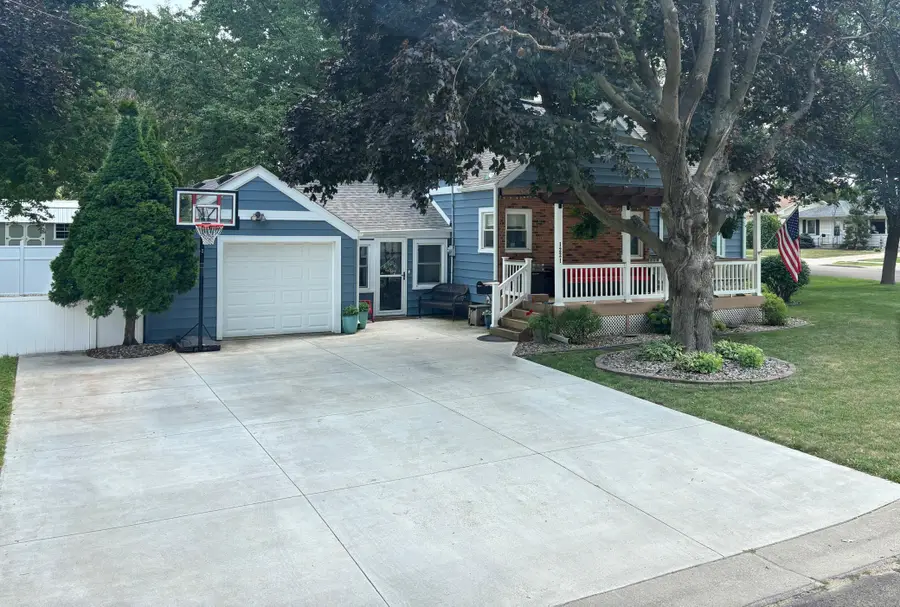 1221 S Grove Avenue, Owatonna, MN 55060 - #2