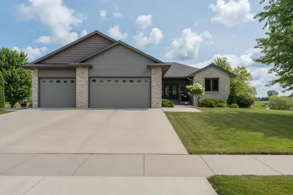 121 Grovebrook Drive, Mankato, MN 56001
