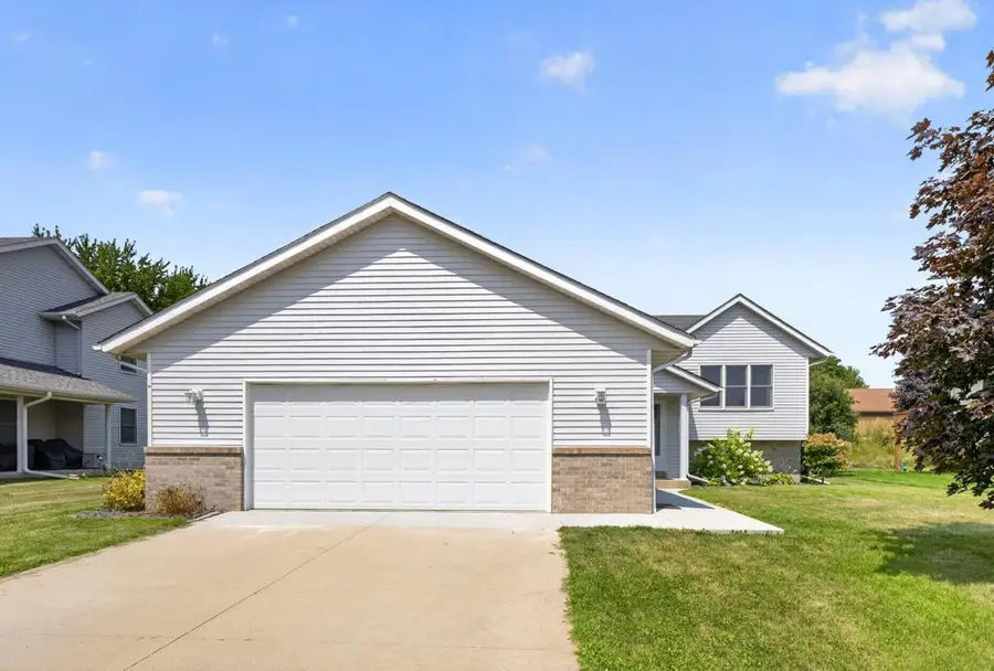 290 5th Avenue Se, Plainview, MN 55964 - #2