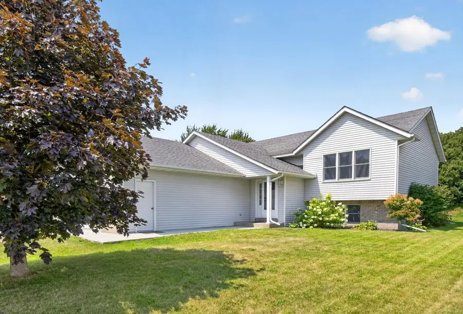 290 5th Avenue Se, Plainview, MN 55964 - #3