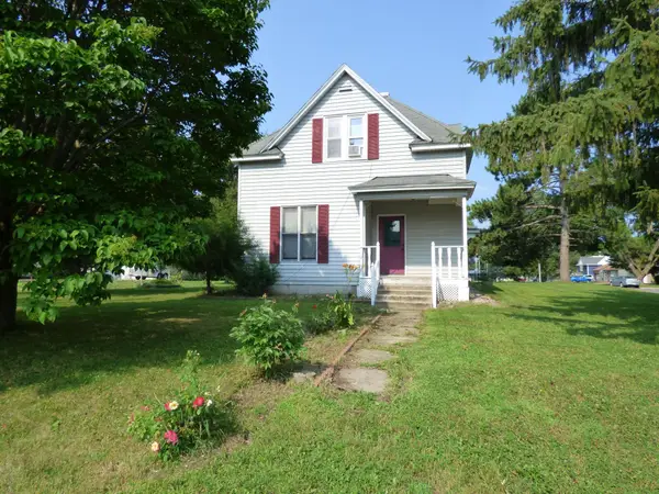 2 S Maple Avenue, Le Center, MN 56057
