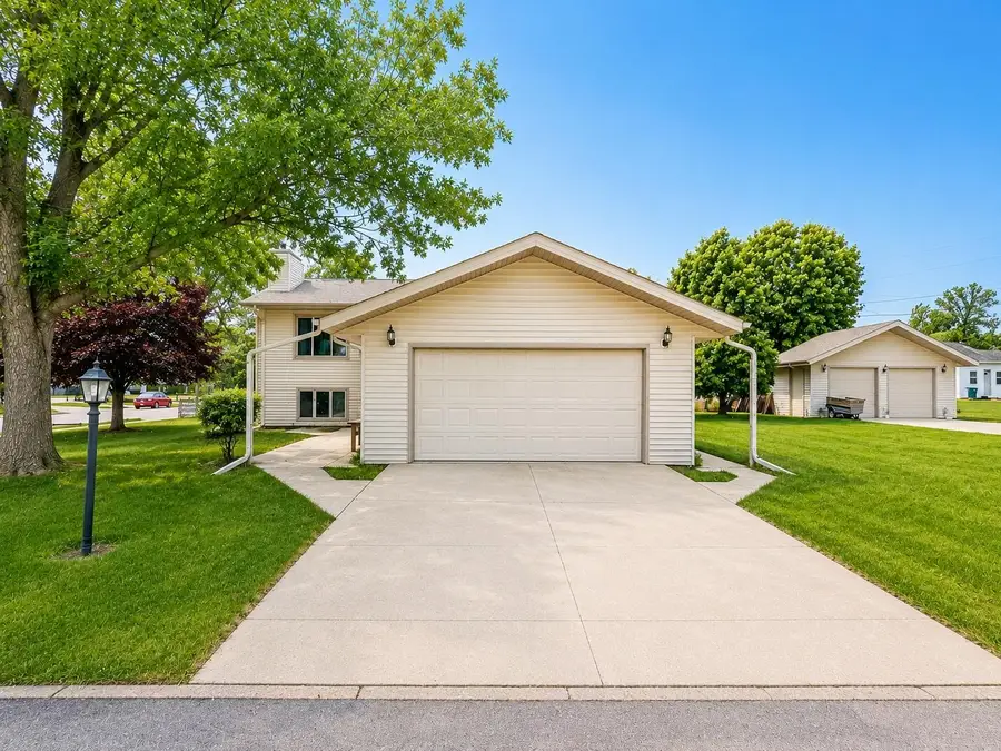 325 2nd Street Nw, Hillsboro, ND 58045 - #2