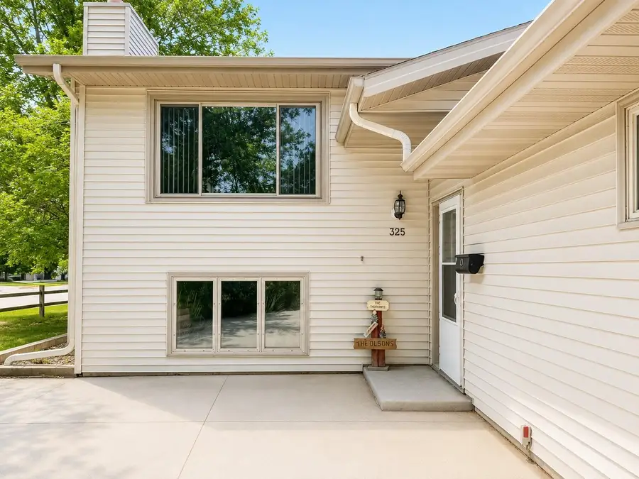 325 2nd Street Nw, Hillsboro, ND 58045 - #3