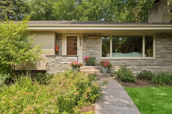 2237 Edgcumbe Road, Saint Paul, MN 55116