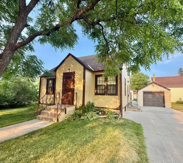 618 Dewey Avenue N, Thief River Falls, MN 56701