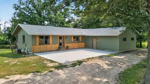 9800 253rd Avenue Ne, Stacy, MN 55079
