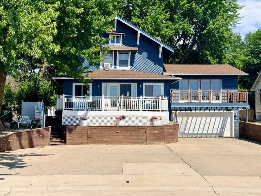 506 W Lake Avenue, Worthington, MN 56187 - #2