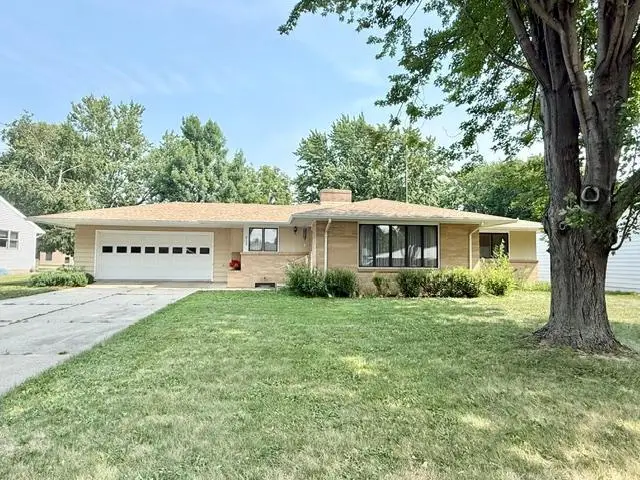 819 E Meadow Lane, Redwood Falls, MN 56283 - #1