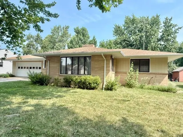 819 E Meadow Lane, Redwood Falls, MN 56283 - #2