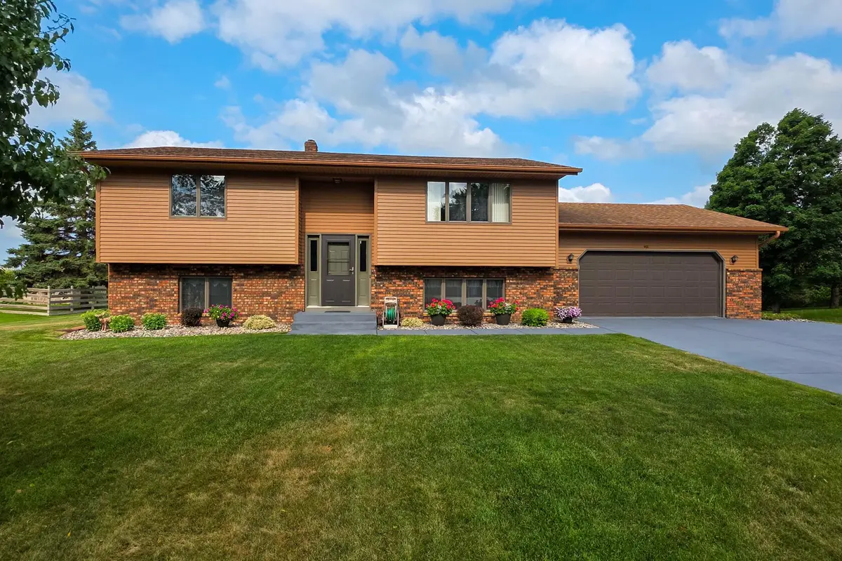902 Park Lane, Belle Plaine, MN 56011 - #1