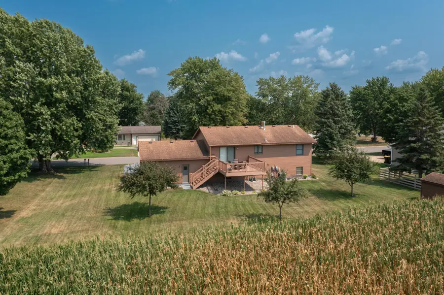 902 Park Lane, Belle Plaine, MN 56011 - #3