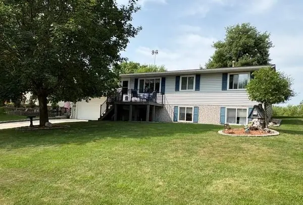 452 Kouwe Street Nw, Hutchinson, MN 55350