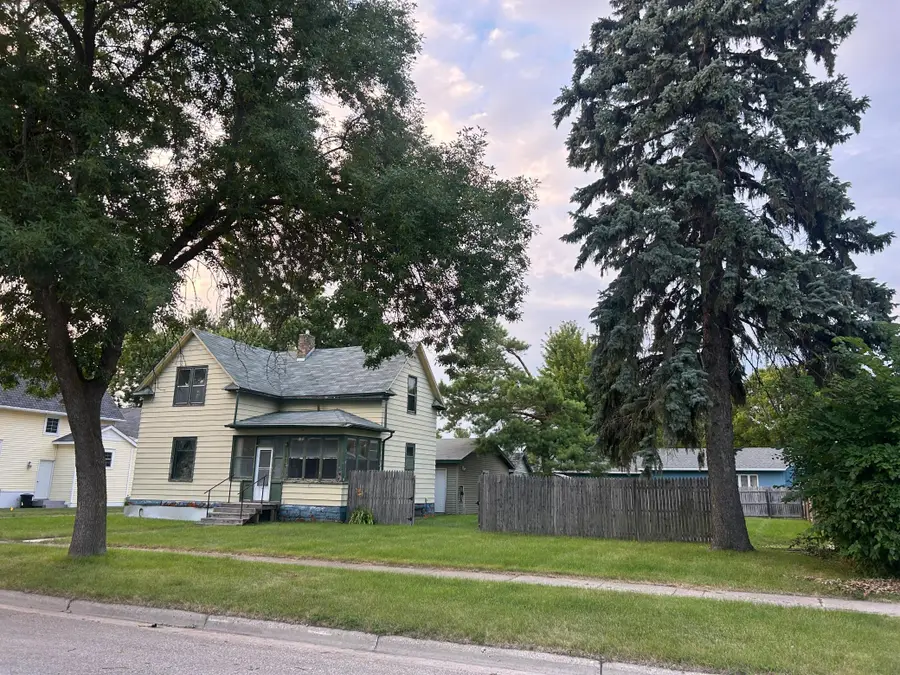 309 4th Street W, Thief River Falls, MN 56701 - #2
