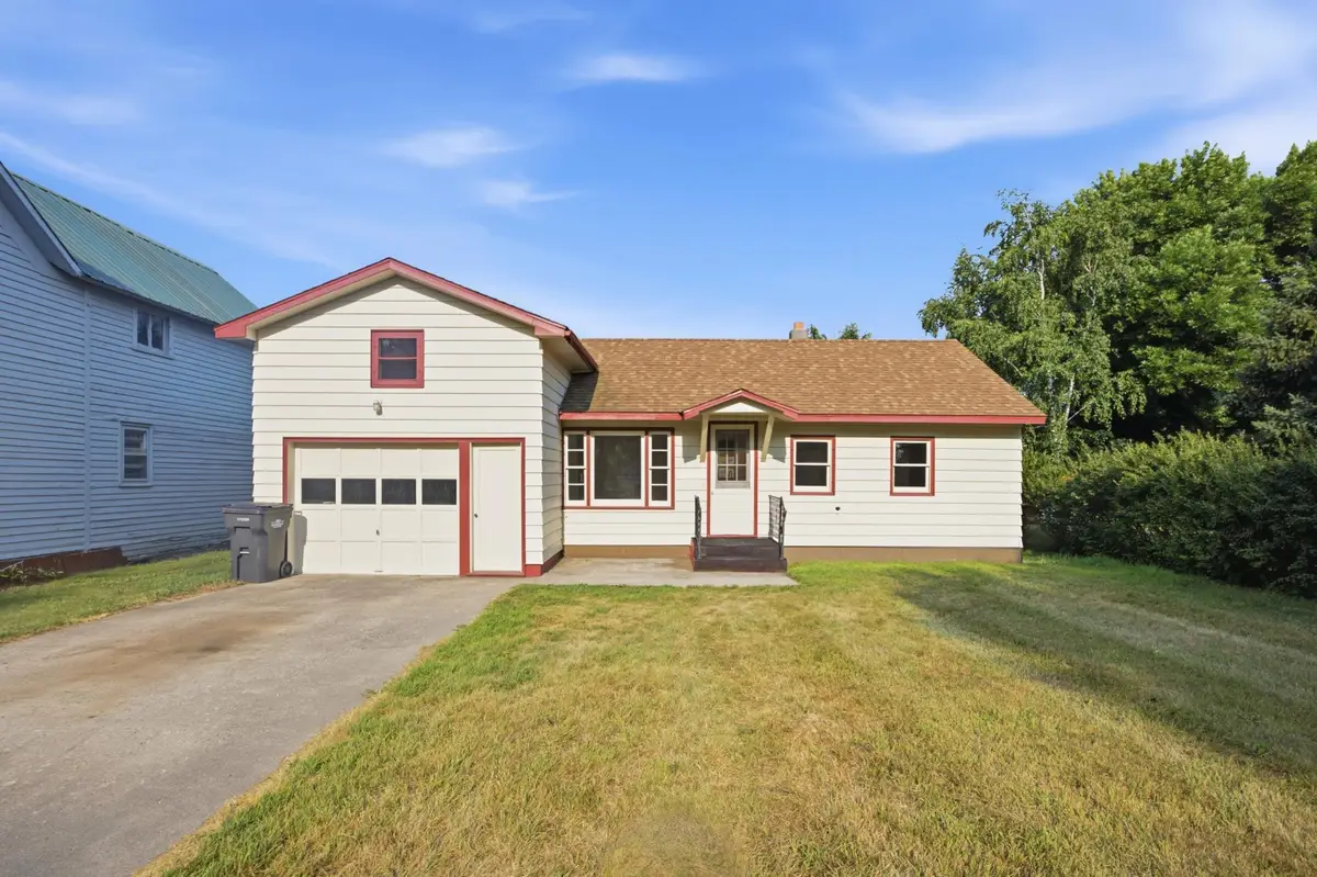 206 1st Avenue Ne, Hankinson, ND 58041 - #1