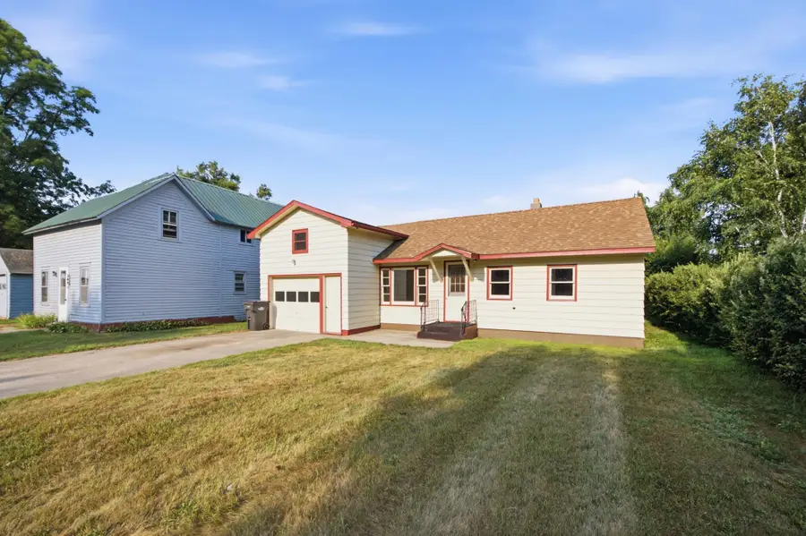 206 1st Avenue Ne, Hankinson, ND 58041 - #2