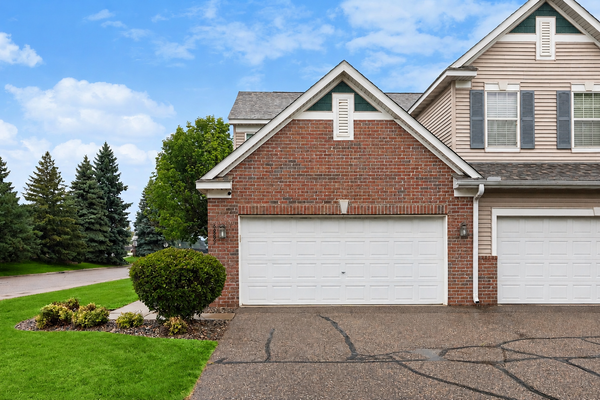 6889 Folkestone Road #711, Apple Valley, MN 55124
