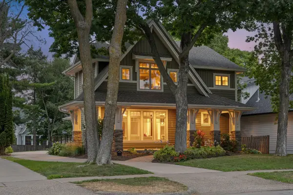 633 Park Street E, Wayzata, MN 55391