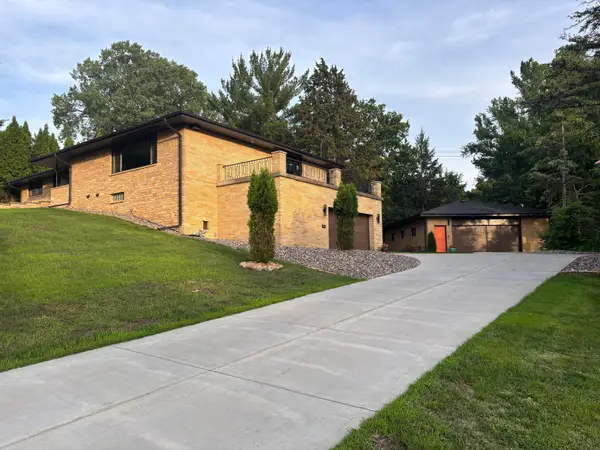 1472 Bridgeview Avenue, Eagan, MN 55121