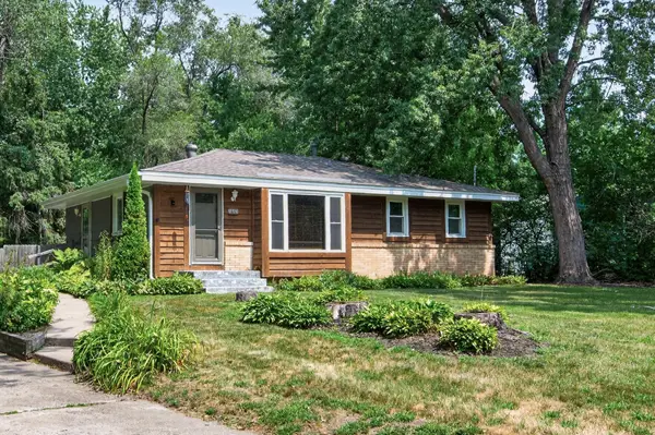 2557 Sherwood Road, Mounds View, MN 55112