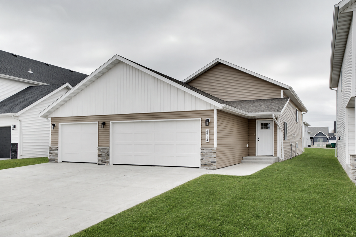 6796 Deer Creek Parkway, Horace, ND 58104 - #1