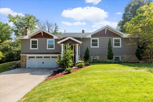 13529 Larkin Drive, Minnetonka, MN 55305