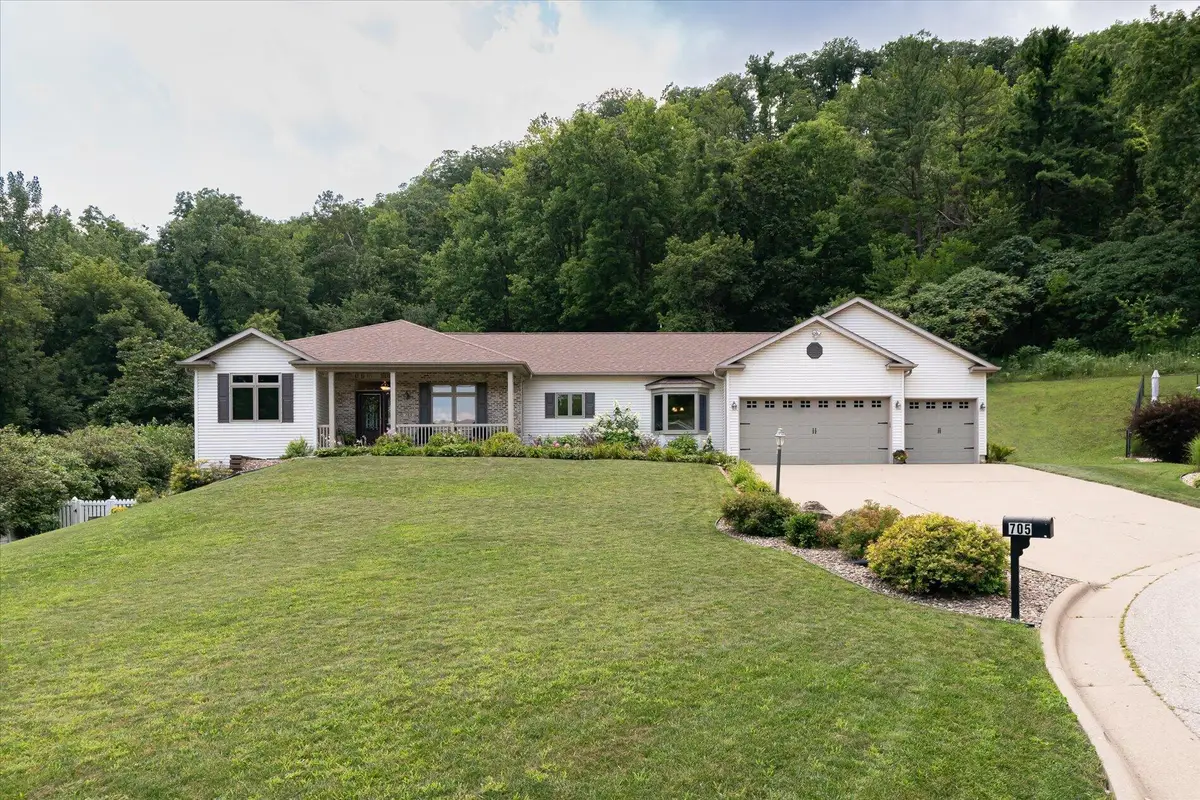 705 12th Court, La Crescent, MN 55947 - #1