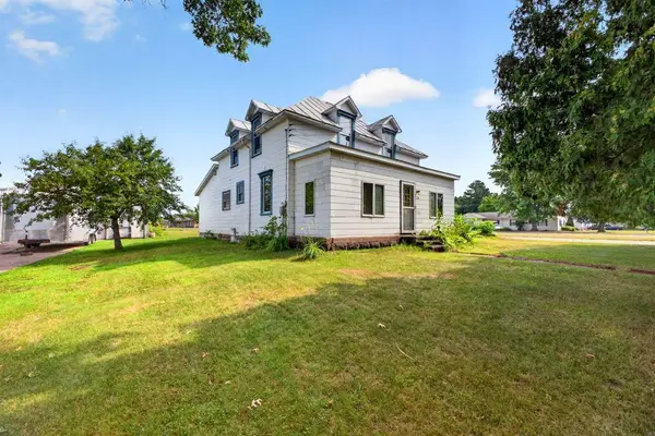 220 W Winona Avenue, Kellogg, MN 55945