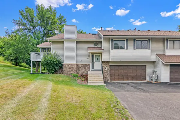 1048 Aston Circle, Burnsville, MN 55337