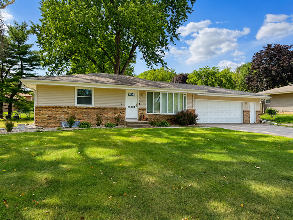 15204 Lead Street, Burnsville, MN 55306
