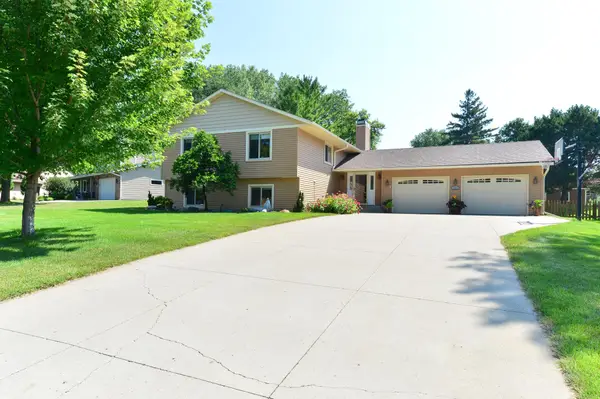 17400 Barrington Court, Minnetonka, MN 55345